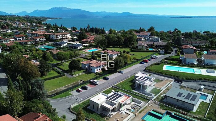 Casa trilocale in vendita in Via Marconi, Padenghe Sul Garda