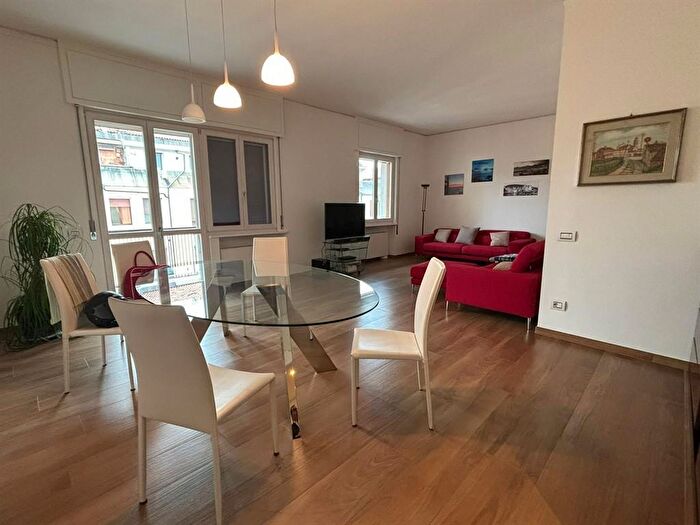 Appartamento quadrilocale in vendita in Via Alberto Mario, Mantova