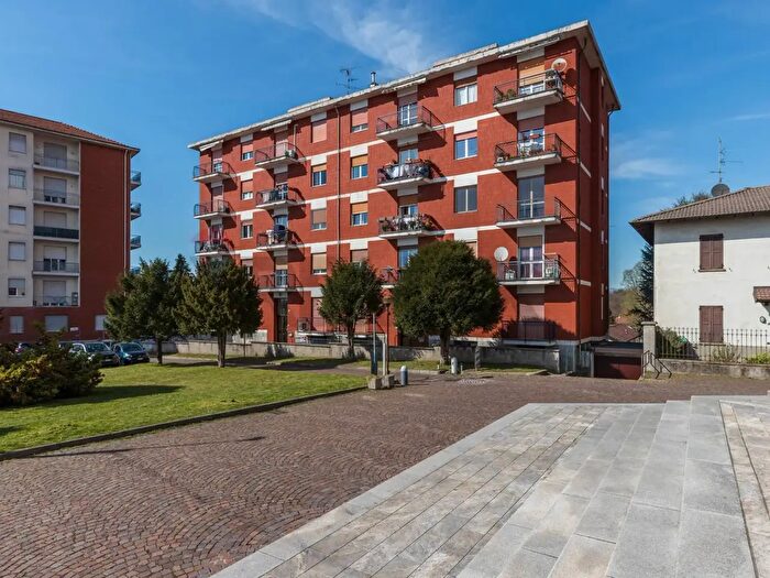 Appartamento trilocale in vendita in Via San Giovanni Bosco, Casorate Sempione