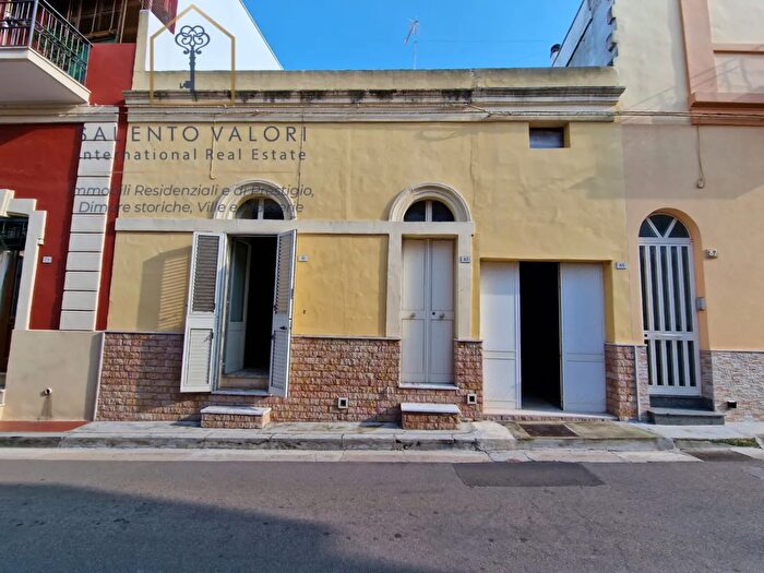 Casa con 5 locali in vendita in Via Gaetano Vinci, Parabita