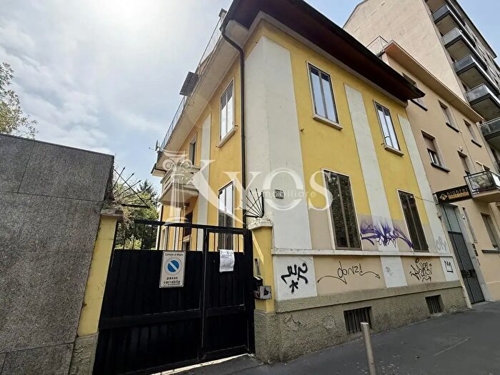 Appartamento con 6 locali in vendita in Viale Misurata, Milano