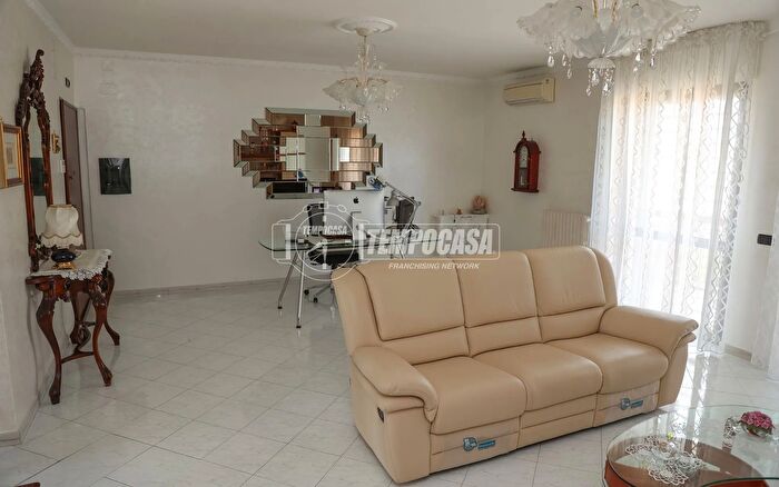 Appartamento quadrilocale in vendita in Via Monsignor Jolando Nuzzi, Bari