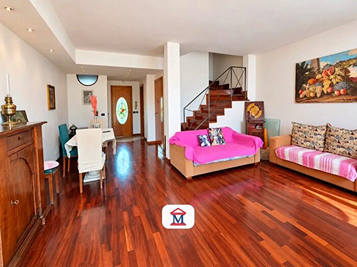 Casa quadrilocale in vendita in Via Guglielmo d'Alzano, Alzano Lombardo
