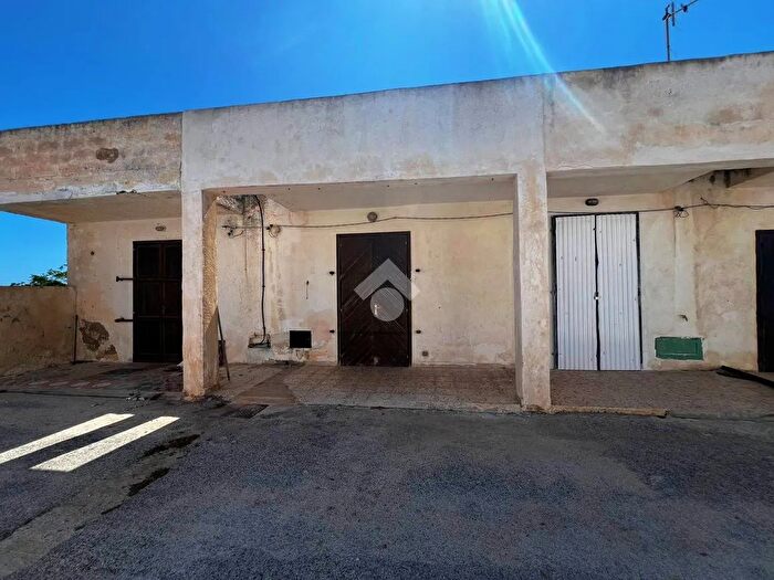 Casa bilocale in vendita in Via Alicudi, Petrosino