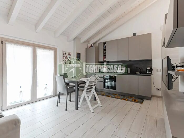 Appartamento trilocale in vendita in Via John Fitzgerald Kennedy, Comun Nuovo