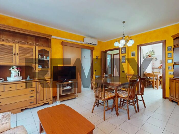 Appartamento trilocale in vendita in Via Trieste, Rho