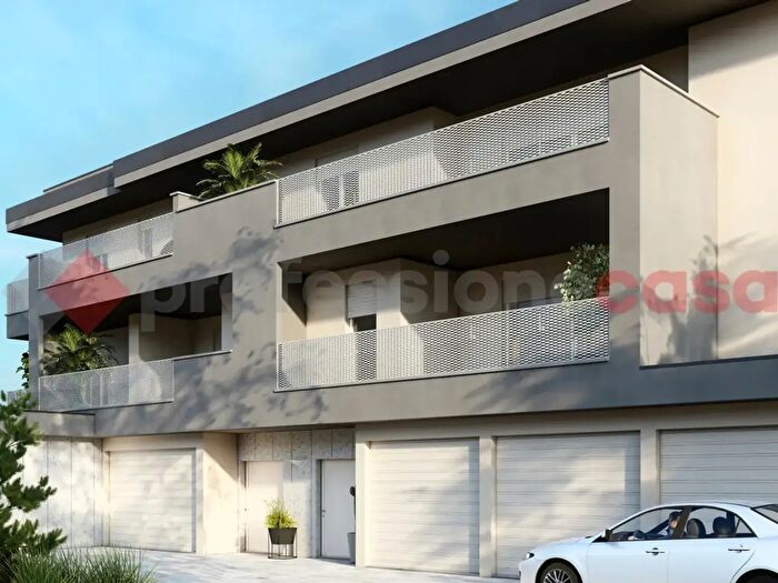 Appartamento quadrilocale in vendita in Via Solferino, Villa Cortese