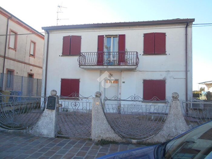 Casa con 9 locali in vendita in Via S Venanzio, Lagosanto