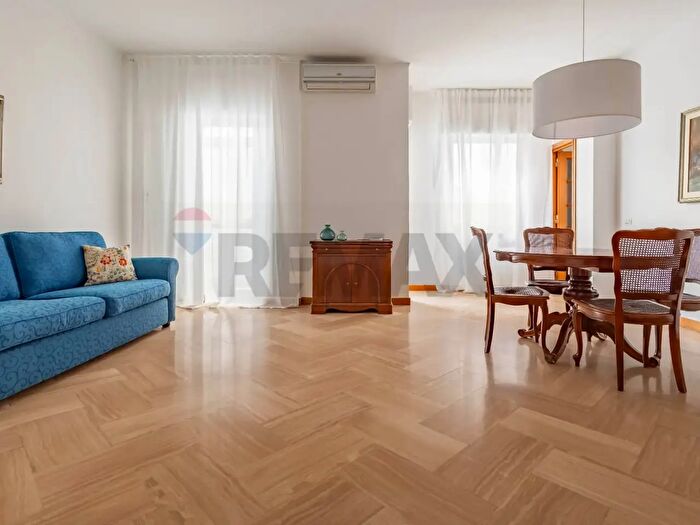 Appartamento quadrilocale in vendita in Via Amendola, Bari