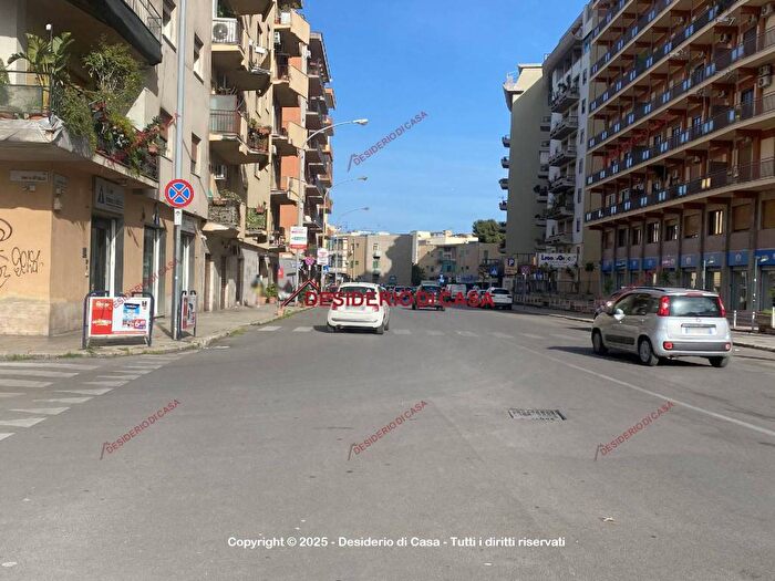 Appartamento quadrilocale in affitto in Via Giovan Battista Lulli, Malaspina, Palermo
