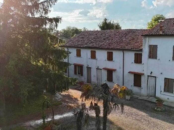 Casa con 13 locali in vendita in Via Gambulaga, Ostellato