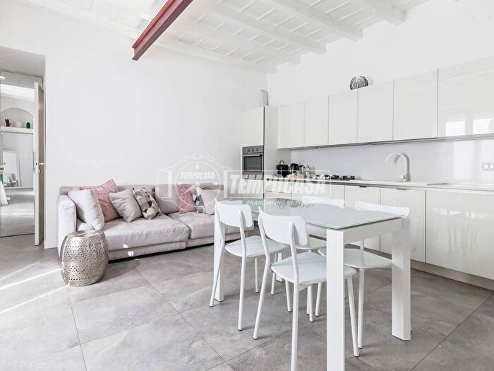 Appartamento bilocale in affitto in Viale Montello, Paolo Sarpi, Milano