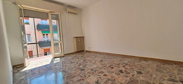 Appartamento trilocale in vendita in Via Ciro Pollini, Verona