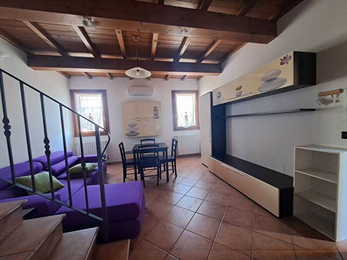 Casa quadrilocale in affitto in Via Ladino, Porotto Cassana, Ferrara