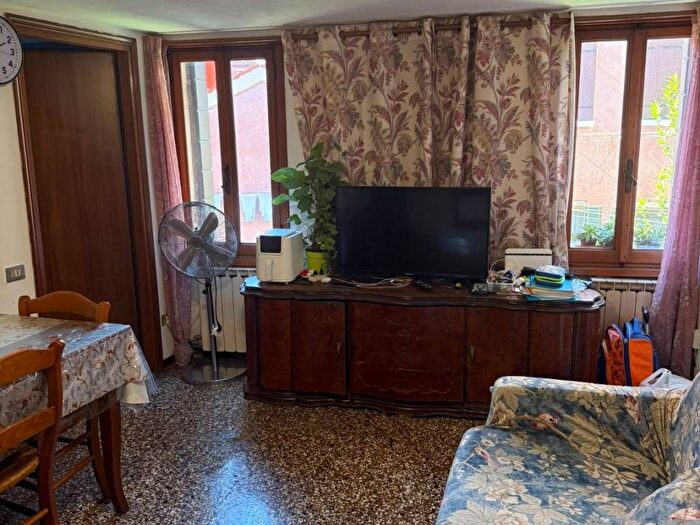 Appartamento trilocale in affitto in Rio Tera' de la Maddalena, Guglie San Leonardo, Venezia