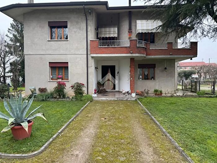 Casa quadrilocale in vendita in Via Colombina, Piazzola Sul Brenta