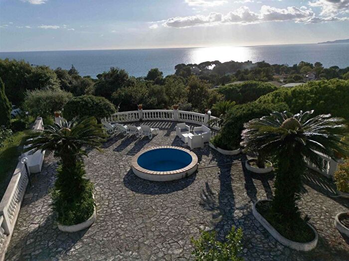 Casa con 11 locali in vendita in Via Vallina, Maratea