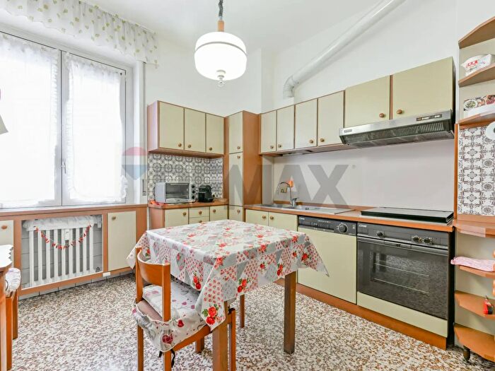 Appartamento trilocale in vendita in PZza Tirana, Milano