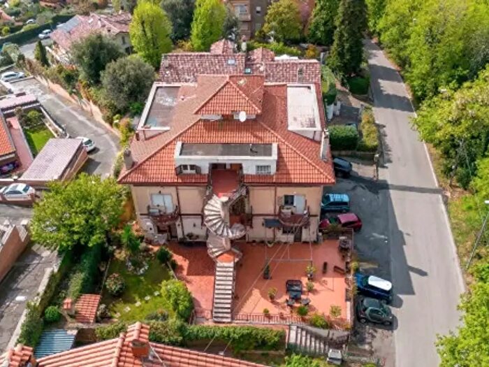 Appartamento trilocale in vendita in Via San Sebastiano, Rocca Di Papa