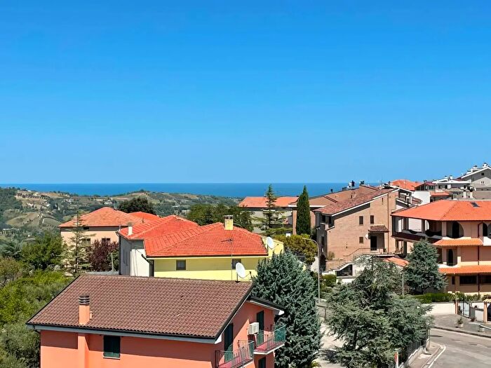 Appartamento con 5 locali in vendita in Acquaviva Picena