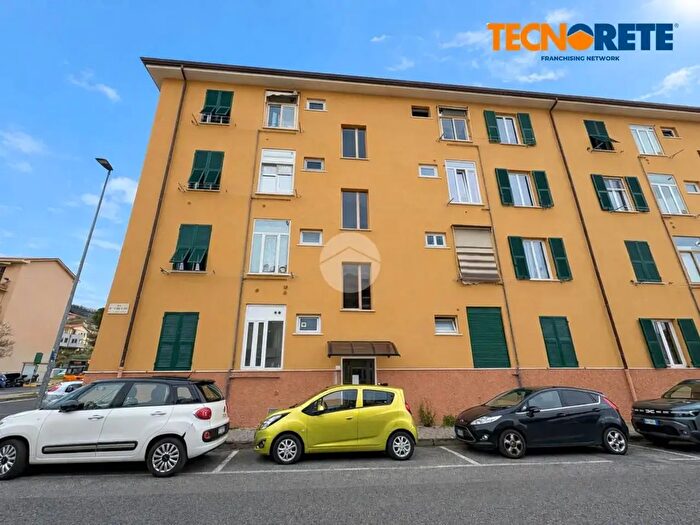 Appartamento trilocale in vendita in Via Alfredo Oldoini, La Spezia