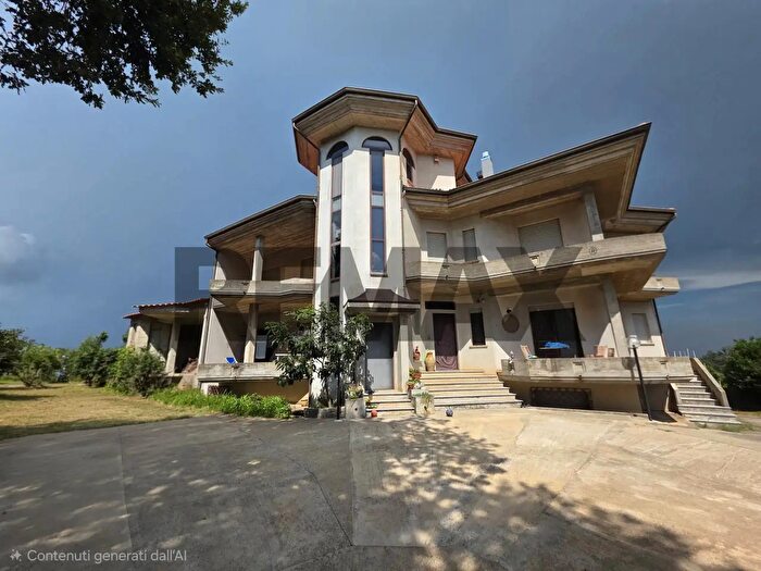 Casa con 15 locali in vendita in Via Migliaccio, Girifalco