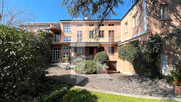 Casa con 10 locali in vendita in Mantova