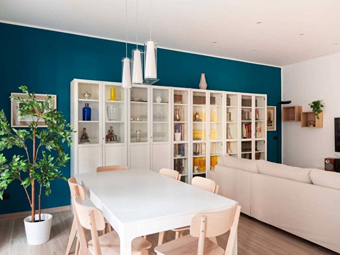 Appartamento trilocale in affitto in Via Savona, Piazza Napoli, Milano