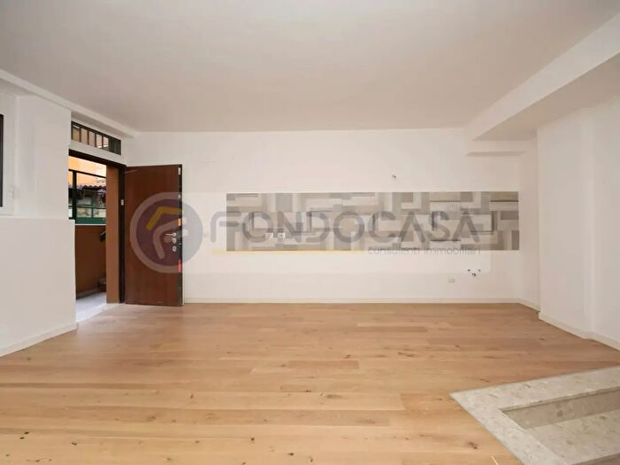 Appartamento trilocale in vendita in Via Siusi, Milano