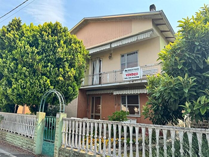 Casa con 10 locali in vendita in Roncoferraro