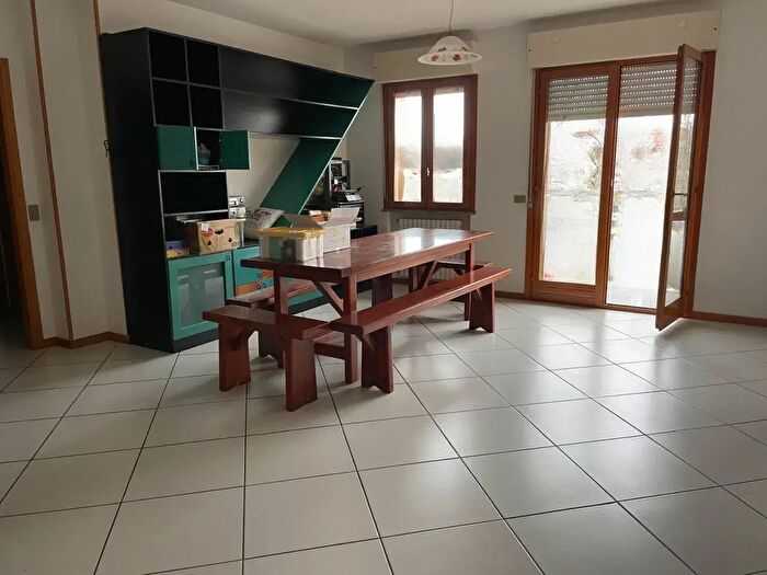 Appartamento con 6 locali in vendita in Via delle Ortensie, Cesena