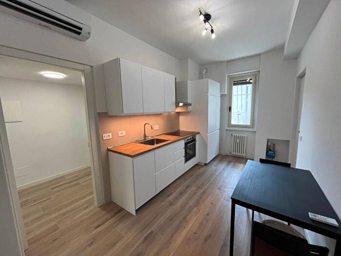 Appartamento trilocale in affitto in Viale Bligny, Bocconi, Milano