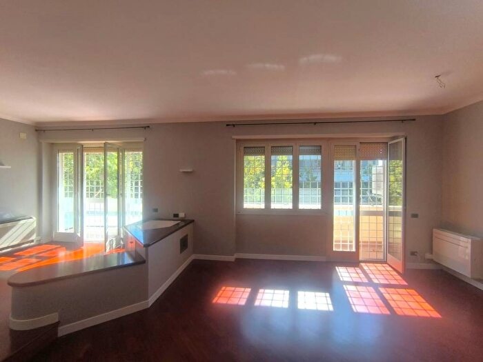 Casa con 5 locali in affitto in Viale Beethoven, Eur, Roma