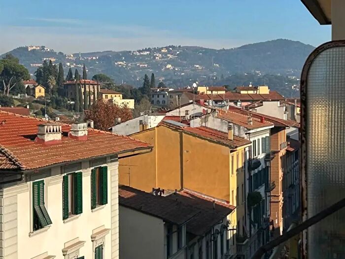 Appartamento con 6 locali in vendita in Firenze