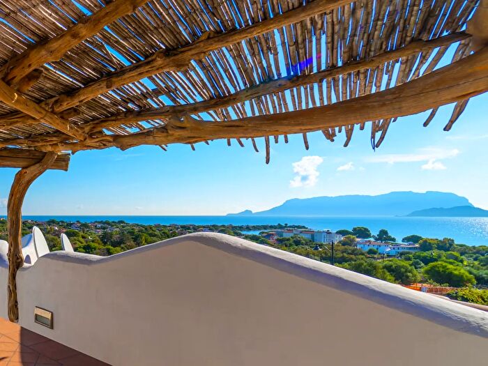 Casa con 5 locali in vendita in Via del Giglio, Olbia