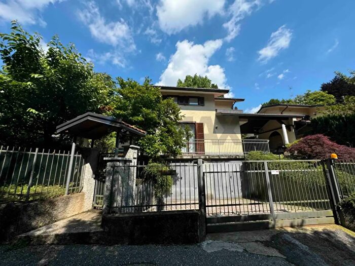 Casa quadrilocale in vendita in Via Ticino, Varese