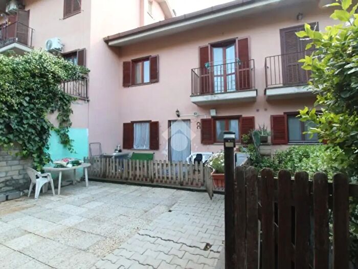 Casa quadrilocale in vendita in Via Giosue' Carducci, Scandriglia