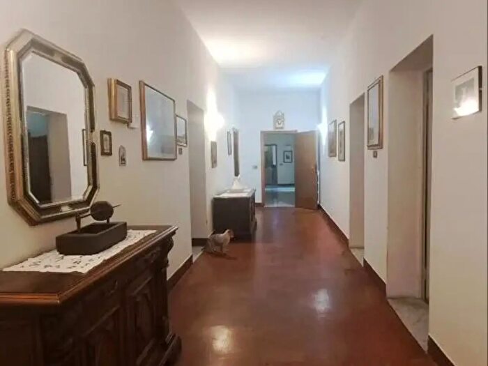 Casa con 10 locali in vendita in Pontedera