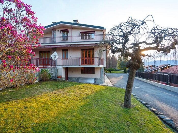 Casa con 10 locali in vendita in Viale Papa Giovanni XXIII, Rivoli