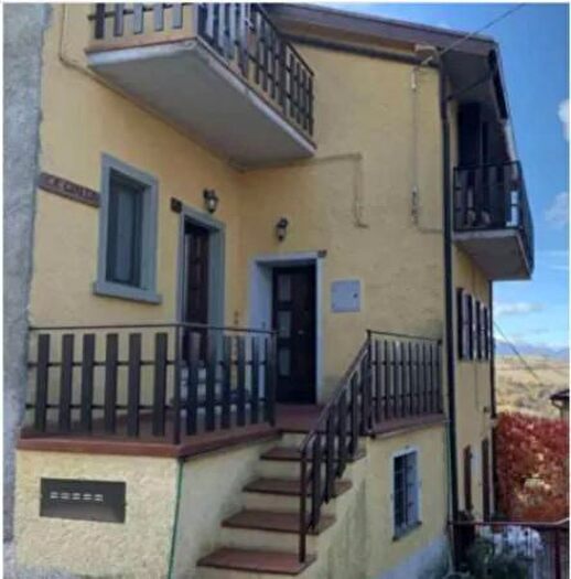 Appartamento trilocale in vendita in Via Guzzano, Camugnano