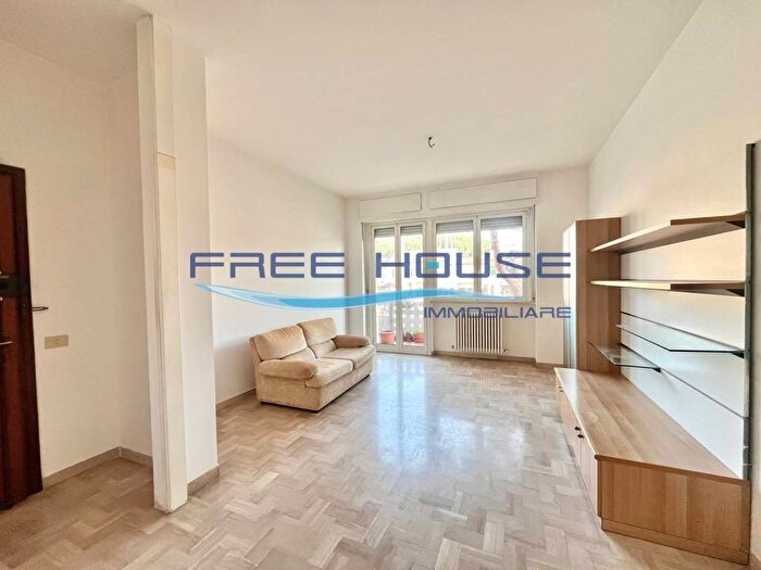 Appartamento con 5 locali in affitto in Via Parini, Centro, Cervia