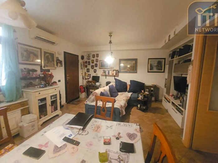Appartamento trilocale in vendita in Via Argonauti, Pomezia
