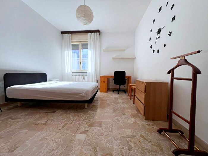 Appartamento trilocale in affitto in Via Giovanni Battista Scalabrini, Centro Storico, Piacenza