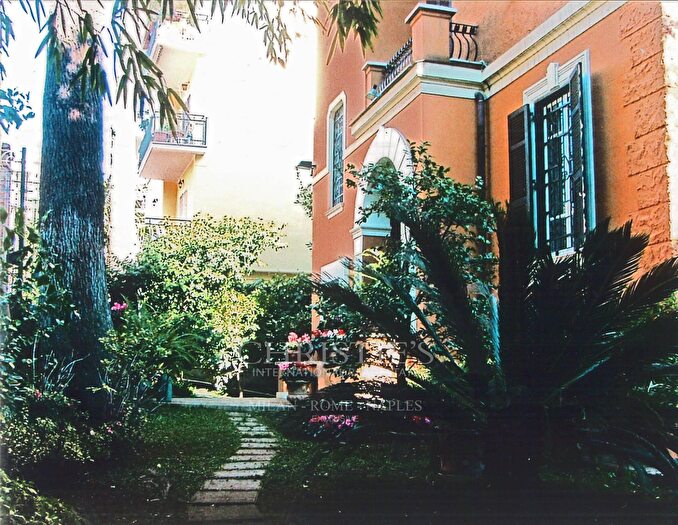 Casa con 12 locali in vendita in Via dei Giovi, Roma