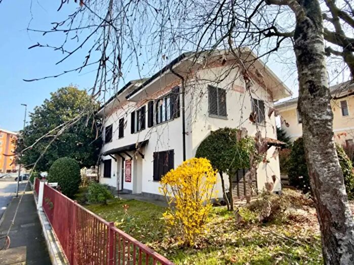 Casa con 5 locali in vendita in Via della Pace, Novara