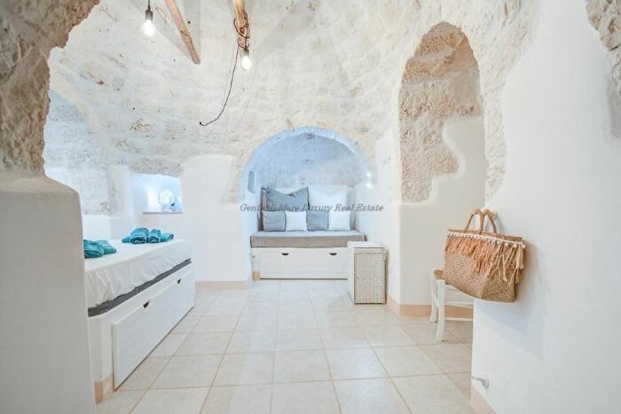 Casa con 6 locali in vendita in Ostuni