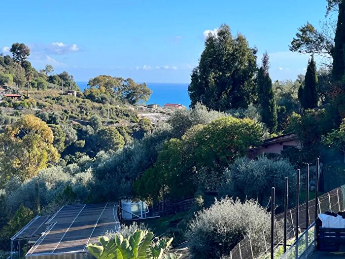 Appartamento quadrilocale in vendita in Strada del Monto, Sanremo