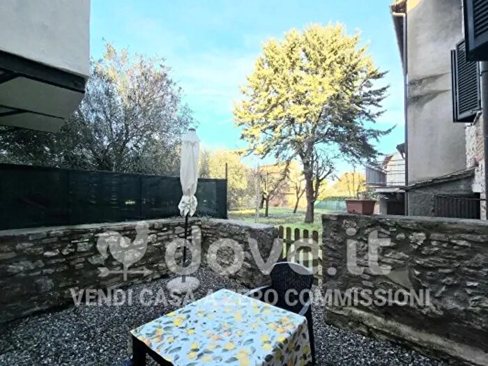 Appartamento con 5 locali in vendita in Via del Giglio, Castiglione Del Lago