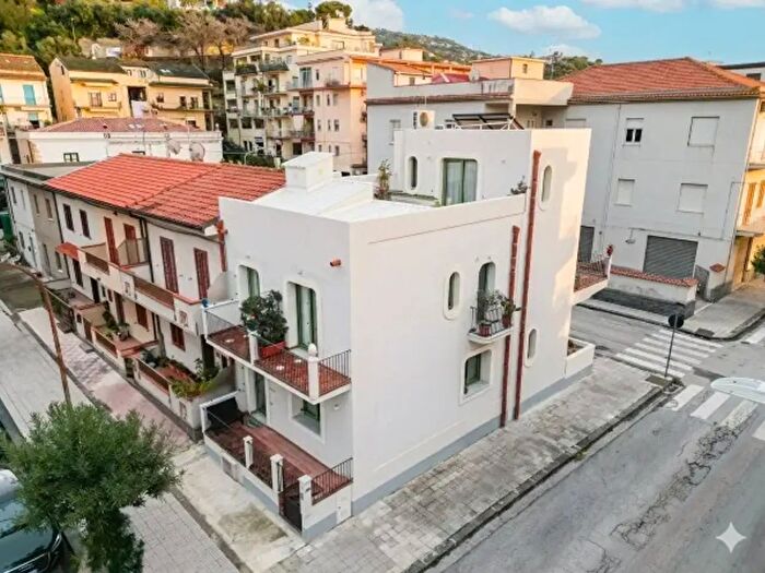 Casa con 6 locali in vendita in Via Fratelli Cairoli B, Capo DOrlando