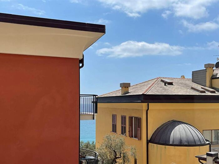 Appartamento quadrilocale in affitto in Strada di Isasco, Varigotti, Finale Ligure